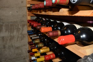 Cave à vins dans un sous-sol au Québec